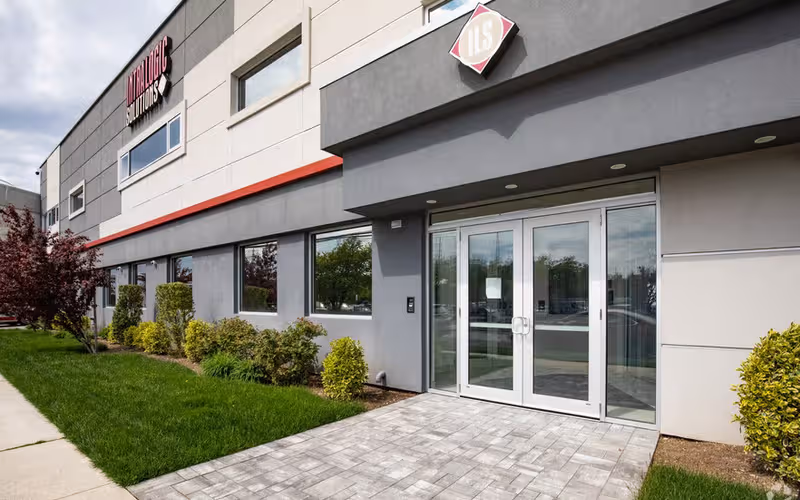 511 Ocean Ave, Massapequa, 2 DESKS 511 Ocean Ave, Massapequa image 1