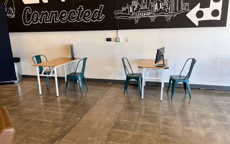 6800 West Gate Blvd, Austin, 5 DESKS 6800 West Gate Blvd, Austin image 1