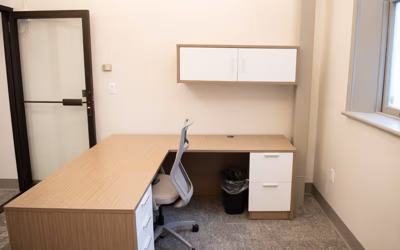 620 Union St, Schenectady, 3 DESKS 620 Union St, Schenectady image 1