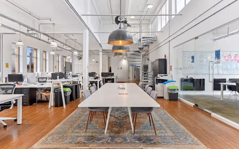 118 Commercial Street, London, 50 DESKS 118 Commercial Street, London image 1