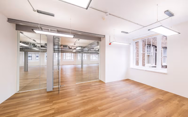 32-38 Saffron Hill, London, 70 DESKS 32-38 Saffron Hill, London image 1