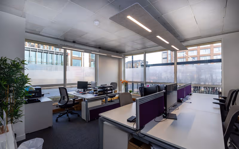 1 Grenfell Road, Berkshire, 43 DESKS 1 Grenfell Road, Berkshire image 1