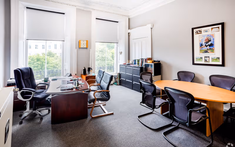 9 Newton Place, Glasgow City image 1