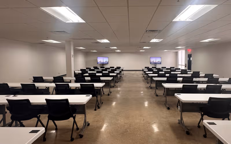 152 Continental Ave, Dallas, 4 DESKS 152 Continental Ave, Dallas image 1