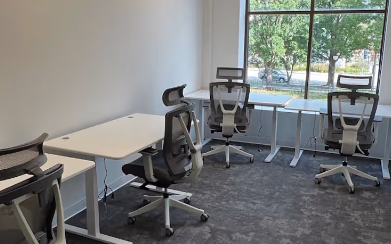 21 S Evergreen Ave, Arlington Heights, 4 DESKS 21 S Evergreen Ave, Arlington Heights image 1