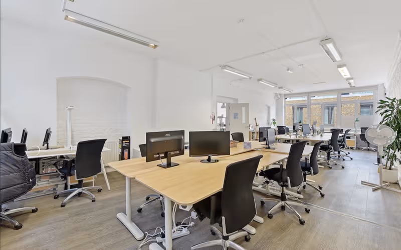 96-98 Leonard Street, London, 20 DESKS 96-98 Leonard Street, London image 1