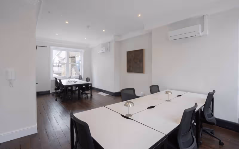 20 Eastcastle St, London image 1