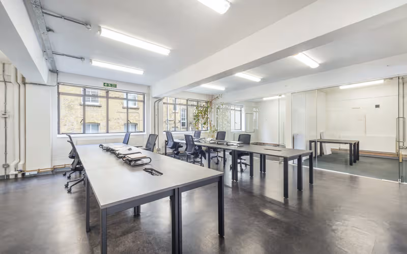 Dog & Duck Yard Princeton Street, Bloomsbury, 36 DESKS Dog & Duck Yard Princeton Street, Bloomsbury image 1