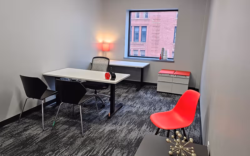 222 3rd Avenue Southeast, Cedar Rapids, 5 DESKS 222 3rd Avenue Southeast, Cedar Rapids image 1