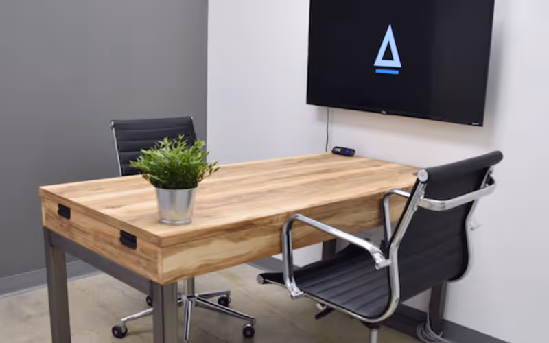 777 Guelph Line, Burlington, 2 DESKS 777 Guelph Line, Burlington image 1
