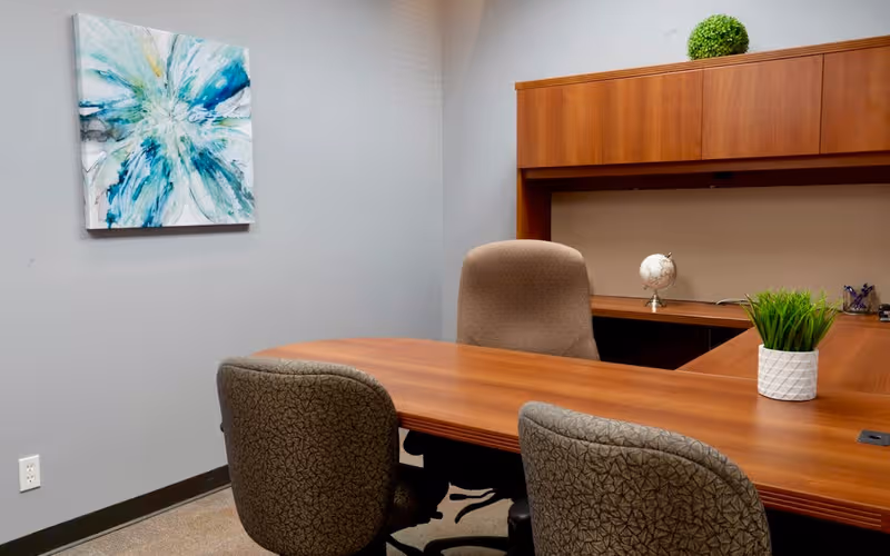 92 Caplan Avenue, Barrie, 4 DESKS 92 Caplan Avenue, Barrie image 1