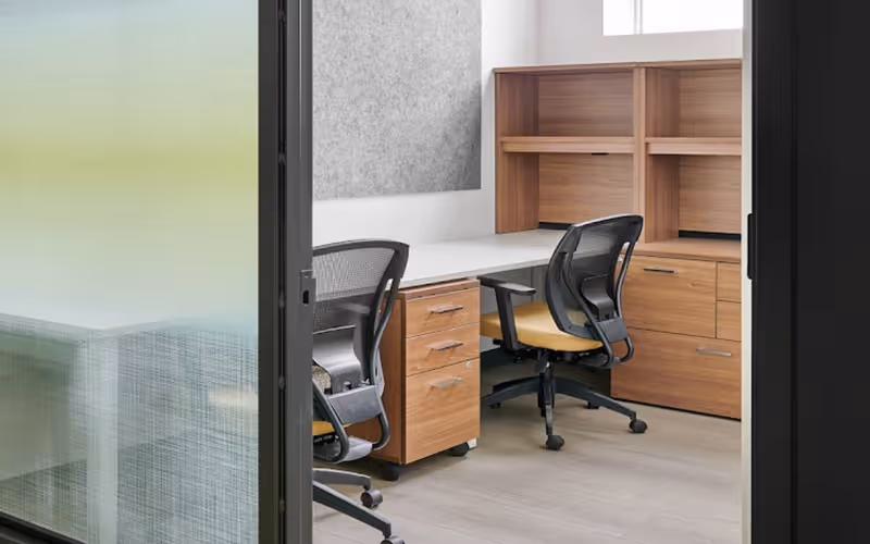 14 Leswyn Rd, North York, 5 DESKS 14 Leswyn Rd, North York image 1