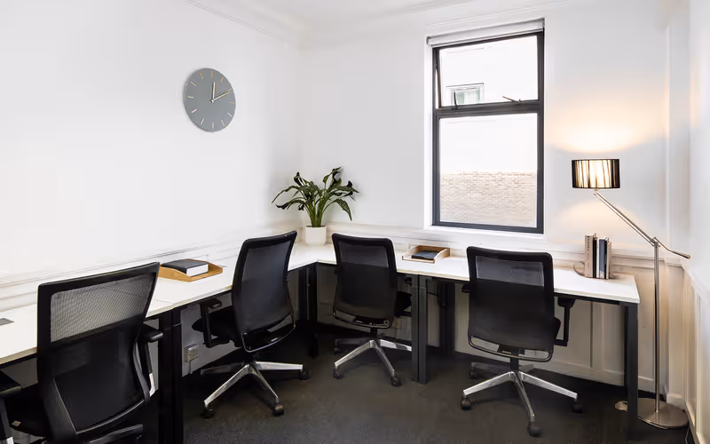 338 City Road, Greater London, 12 DESKS 338 City Road, Greater London image 1