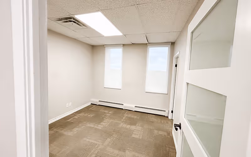 111 Waterloo St, London, 5 DESKS 111 Waterloo St, London image 1