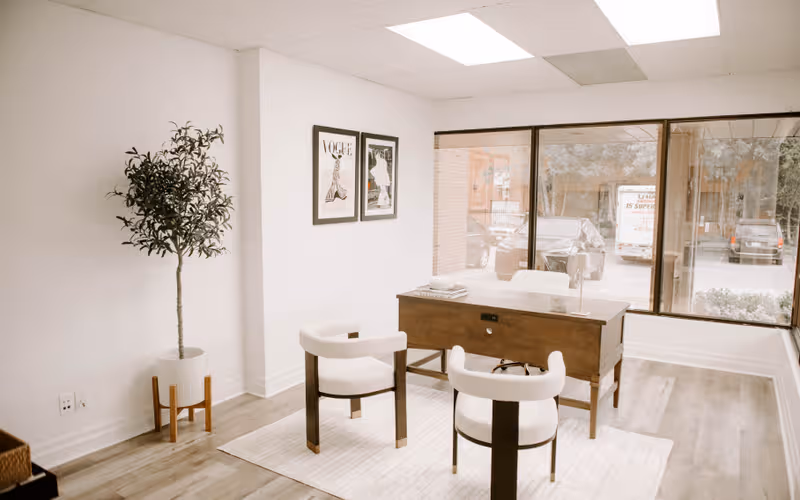 120 Wellington St, London, 8 DESKS 120 Wellington St, London image 1