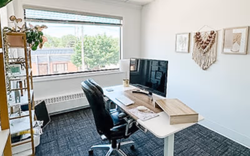390 Saskatoon Street, London, 1 DESK 390 Saskatoon Street, London image 1