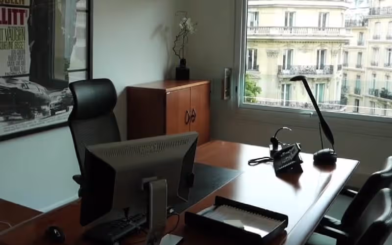 41 Avenue George V, Paris, 10 DESKS 41 Avenue George V, Paris image 1