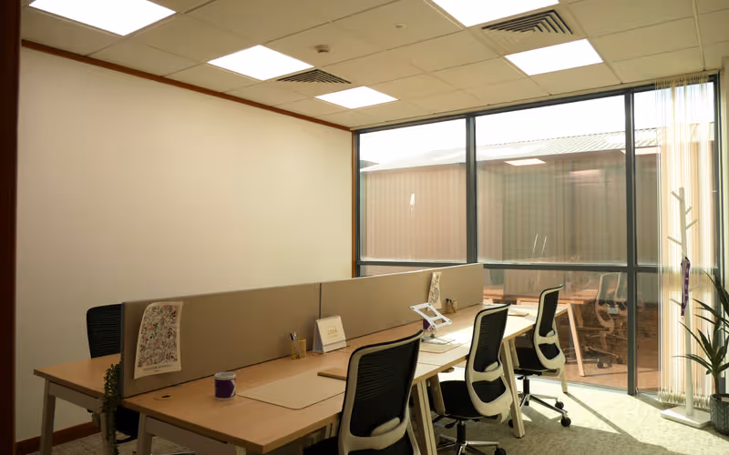 5 Oaks Court Warwick Road, Borehamwood, 18 DESKS 5 Oaks Court Warwick Road, Borehamwood image 1