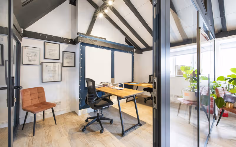 106 Cleveland Street, Fitzrovia image 1