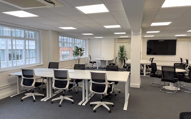 351 Oxford St, London image 1