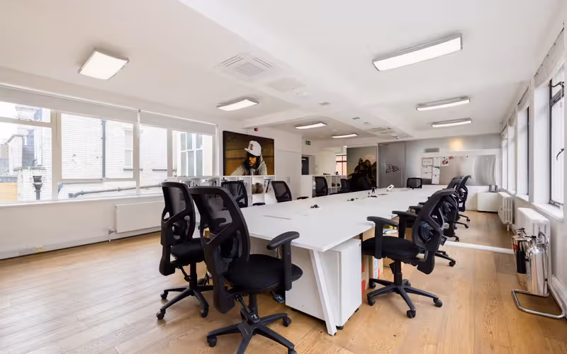 41-42 Eastcastle Street, Greater London, 16 DESKS 41-42 Eastcastle Street, Greater London image 1