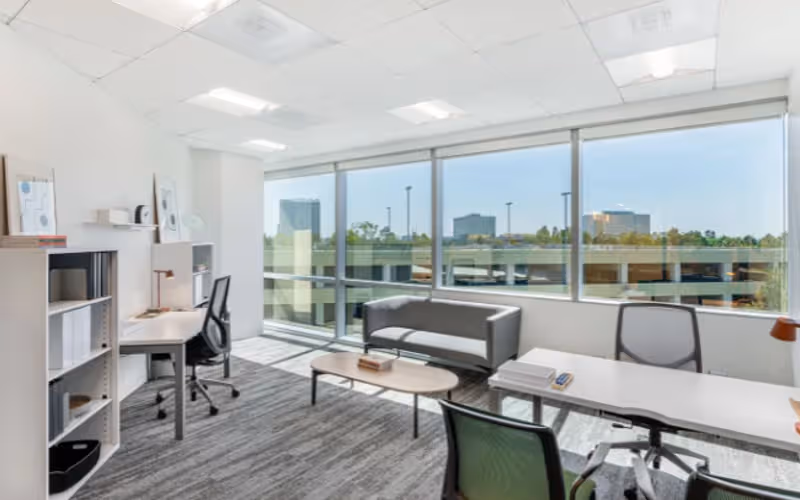 9400 W Higgins, Rosemont, 50 DESKS 9400 W Higgins, Rosemont image 1