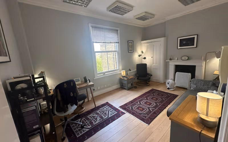 9 Disraeli Road, Putney, 4 DESKS 9 Disraeli Road, Putney image 1