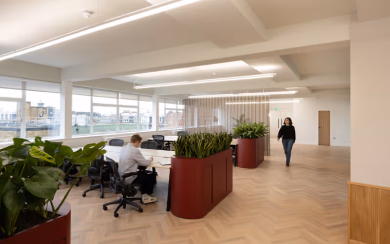 196 Tottenham Ct Rd, London, 440 DESKS 196 Tottenham Ct Rd, London image 1