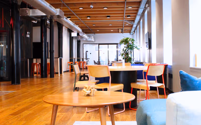 220 N Green St, Chicago, 6 DESKS 220 N Green St, Chicago image 1