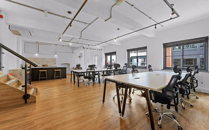 11-12 Charlotte Mews, Fitzrovia, 20 DESKS 11-12 Charlotte Mews, Fitzrovia image 1