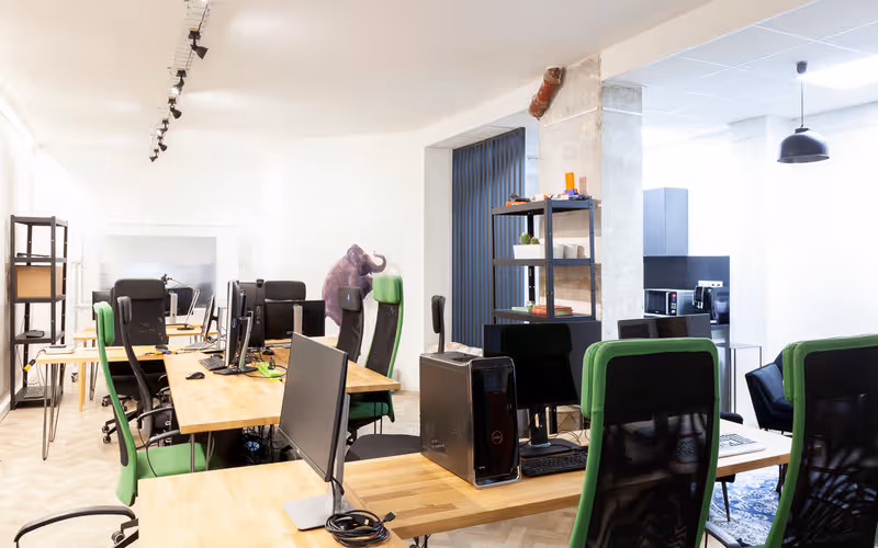 34 Rue De Montmorency, Paris, 15 DESKS 34 Rue De Montmorency, Paris image 1