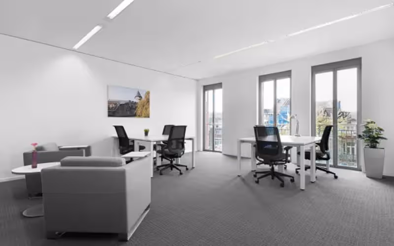 1600 N Casaloma Dr, Grand Chute, 50 DESKS 1600 N Casaloma Dr, Grand Chute image 1