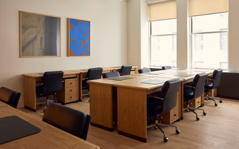 387 Park Avenue South, New York, 12 DESKS 387 Park Avenue South, New York image 1