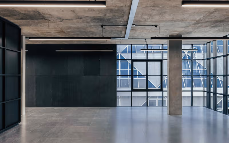 13 Soames Walk, London, 28 DESKS 13 Soames Walk, London image 1