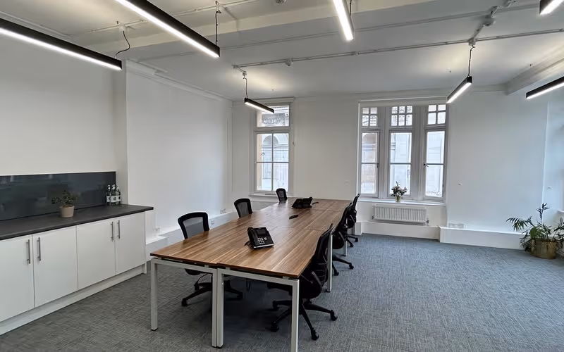 1 Guildhall Yard, Greater London, 11 DESKS 1 Guildhall Yard, Greater London image 1