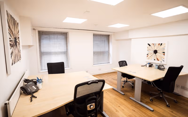 10 Poole Hill, Bournemouth, 5 DESKS 10 Poole Hill, Bournemouth image 1