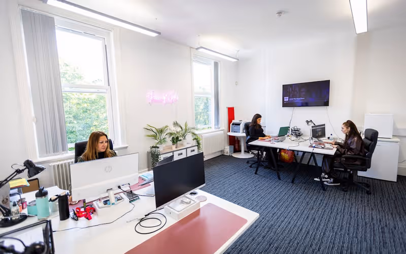 60 Barbados Road, Hampshire, 9 DESKS 60 Barbados Road, Hampshire image 1