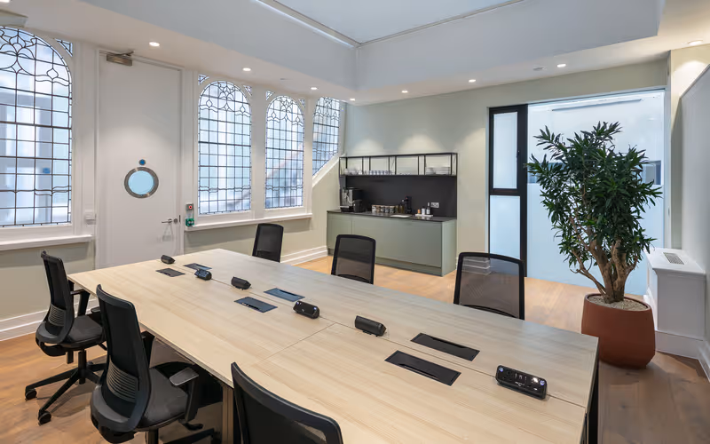 42 Portland Pl, London image 1