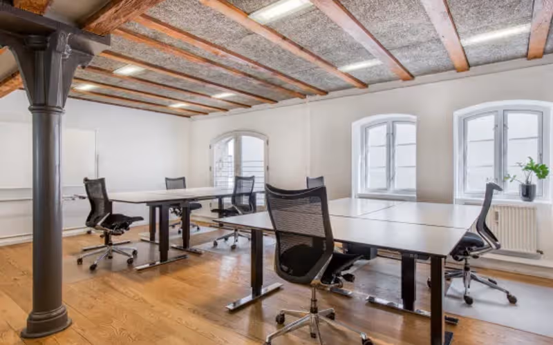 922 State St, Bowling Green, 50 DESKS 922 State St, Bowling Green image 1