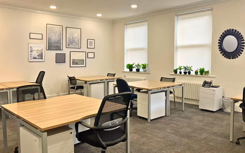 9 Park Square East, West Yorkshire image 1