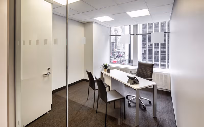 1345 Avenue Of The Americas (6th Ave), New York, 1 DESK 1345 Avenue Of The Americas (6th Ave), New York image 1