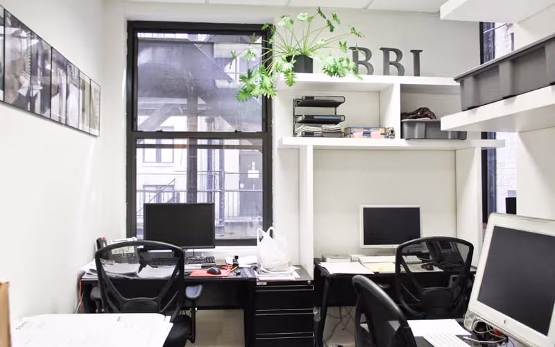 31 West 34th Street, New York, 15 DESKS 31 West 34th Street, New York image 1