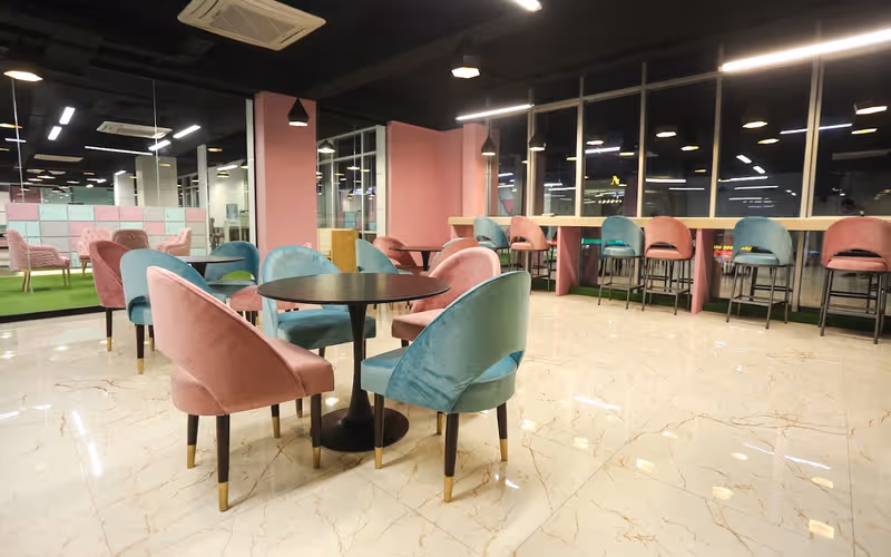 Central Mall Gt Rd Zaraj Housing Society Dha Phase Ii, Islamabad, 5 DESKS Central Mall Gt Rd Zaraj Housing Society Dha Phase Ii, Islamabad image 1