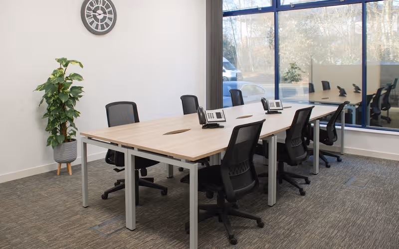 Harvest Crescent Ancells Business Park, Hampshire, 22 DESKS Harvest Crescent Ancells Business Park, Hampshire image 1