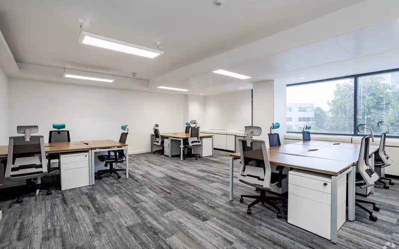 1000 Great West Road, Brentford, 26 DESKS 1000 Great West Road, Brentford image 1
