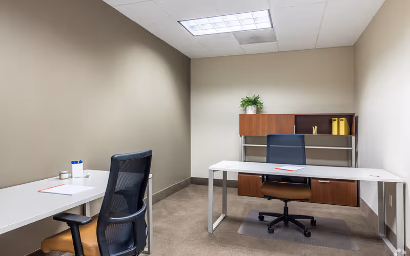 1725 I Street Northwest, Washington, 6 DESKS 1725 I Street Northwest, Washington image 1