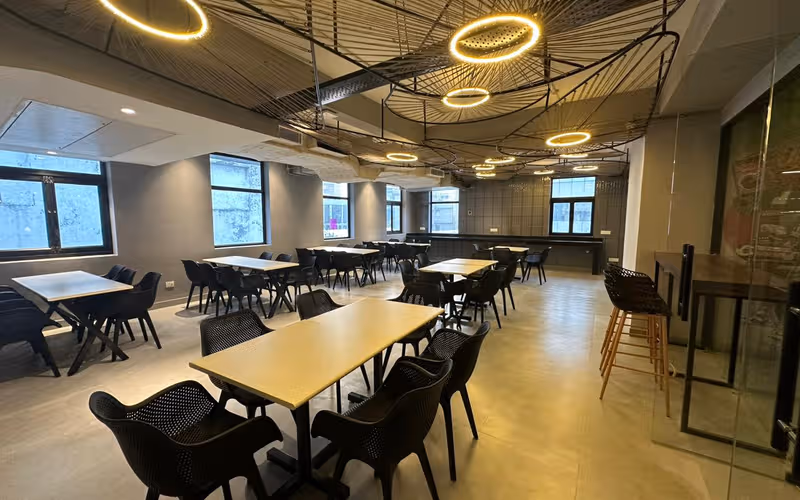 A-90 A Block Sector 2, Noida, 20 DESKS A-90 A Block Sector 2, Noida image 1