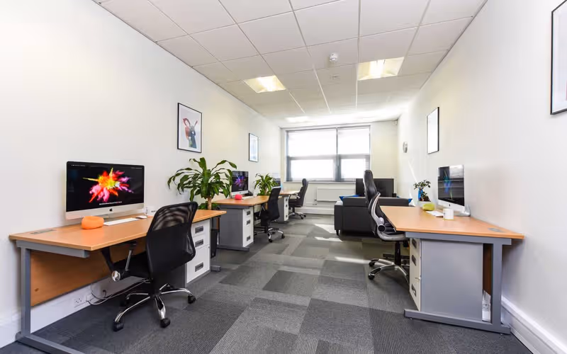 4 Meteor Way, Lee-on-the-solent, 28 DESKS 4 Meteor Way, Lee-on-the-solent image 1
