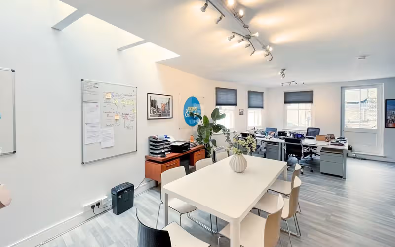 136 Lancaster Road, Greater London image 1