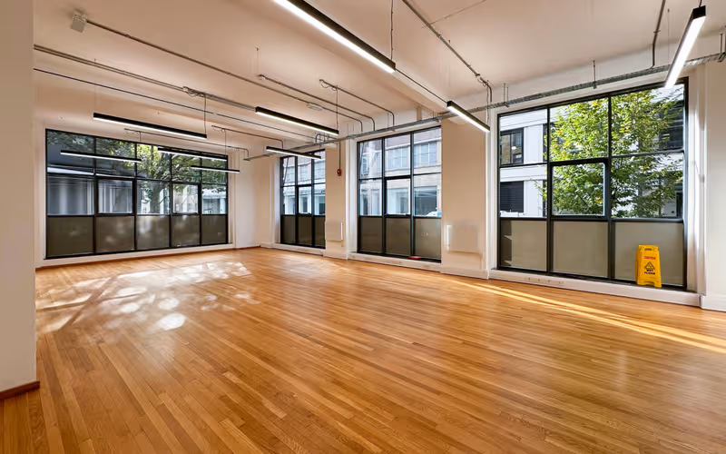 30 Gresse Street, Greater London image 1